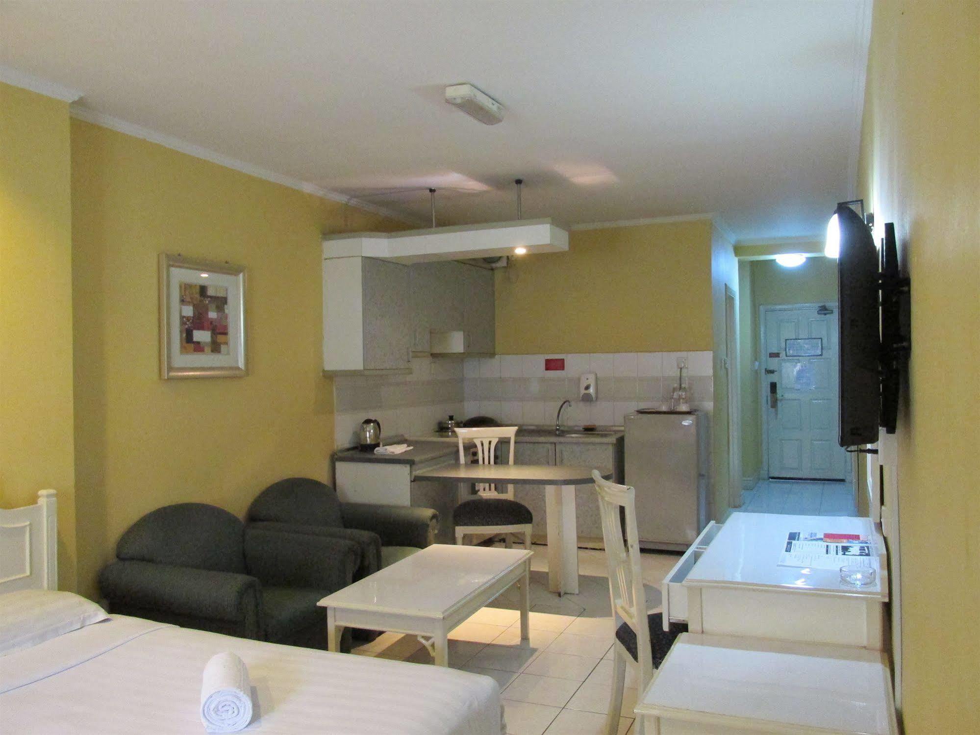 Promenade Service Apartment Kota Kinabalu Ngoại thất bức ảnh