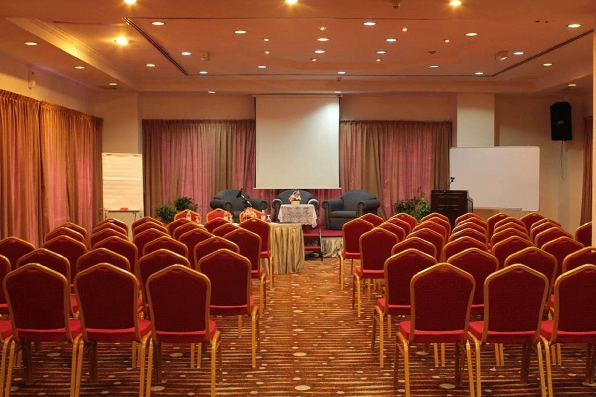 Promenade Service Apartment Kota Kinabalu Ngoại thất bức ảnh